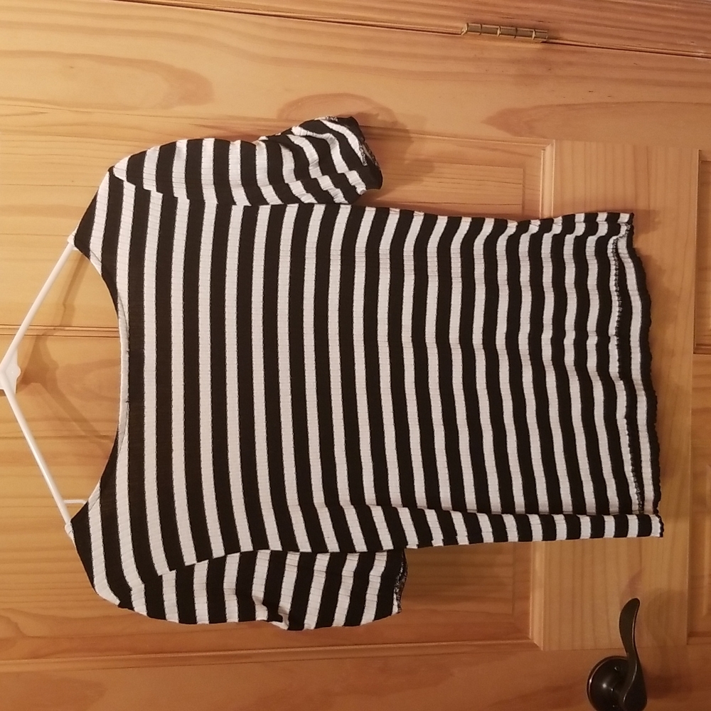 Medium ANA Ribbed Top. - Picture 2 of 8